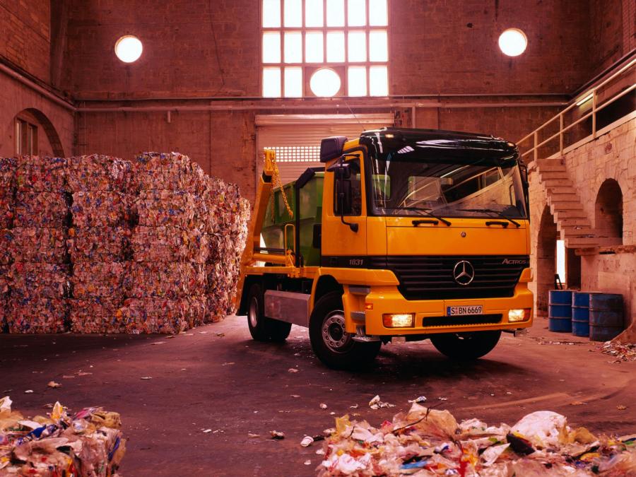  Mercedes-Benz Actros 1831 1997 года  (фото 2 из 9)